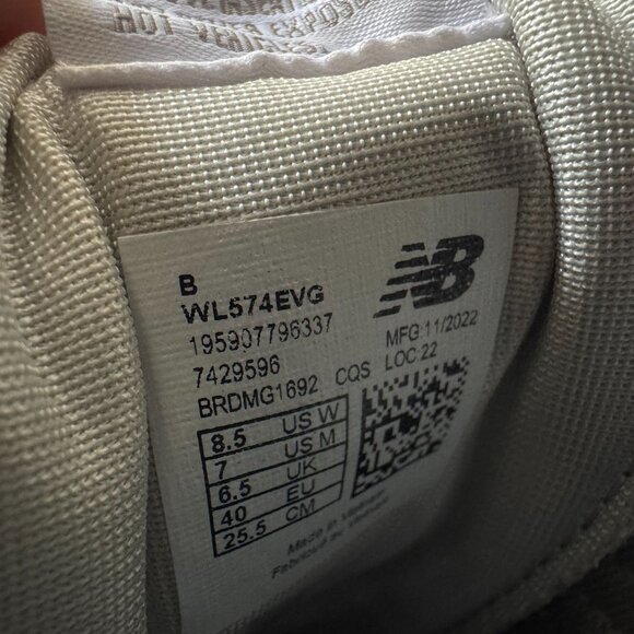 NEW BALANCE 574 Womens - Picture 4 of 4